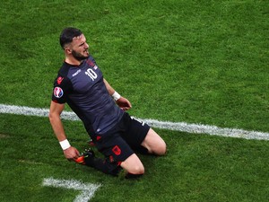 Armando Sadiku, Pemberi Harapan Albania