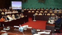 Komisi meminta penjelaan terkait kesiapan angkutan Lebaran 2016.