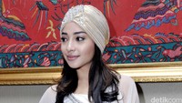 Kaftan memang salah satu busana favorit kebanyakan perempuan saat Ramadan. Pool/Noel/detikFoto.