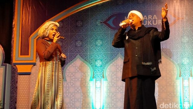 Sosok Wulan Si Istri Muda Opick, Petugas Pajak Satroni Raffi hingga Syahrini