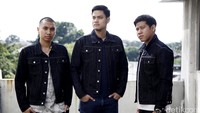 Lagu Ombak Asmara lahir usai mereka berlibur secara terpisah.