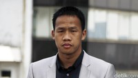 Yordan saat di rooftop lantai lima gedung untuk melakukan pengambilan gambar dan video. 