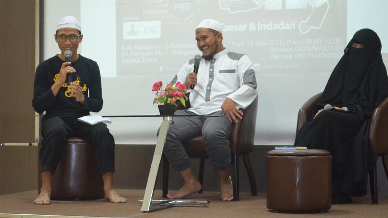 Kisah Hijrah Caisar YKS, Dicemooh Hingga Jadi Penjual Baju Kisah Hijrah Caisar YKS, Dicemooh Hingga Jadi Penjual Baju