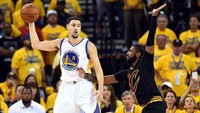 Namun, Cavaliers bangkit dengan merebut tiga game berikutnya untuk menjadi tim pertama yang merengkuh gelar juara NBA setelah tertinggal 1-3 dalam sistem best-of-seven. Bob Donnan/Reuters/detikFoto.
