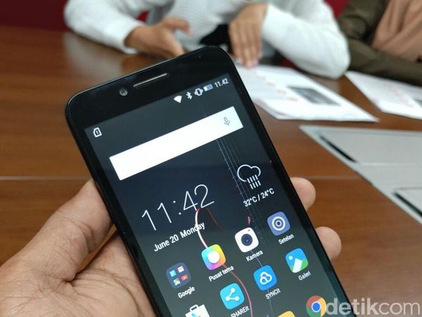 Penampakan Ponsel 4G Sejutaan Lenovo Vibe C