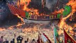 Ribuan Orang Ikuti Ritual Bakar Tongkang