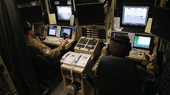 Lantaran dikendalikan dari jarak jauh itulah, drone adalah mesin pengintai dan pembunuh yang efektif. Foto: Getty Images