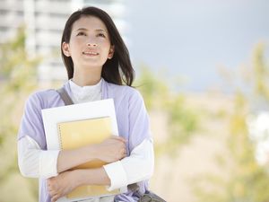 Kisah Sukses Mantan Guru Kimia yang Kini Jadi Wanita Terkaya di Dunia