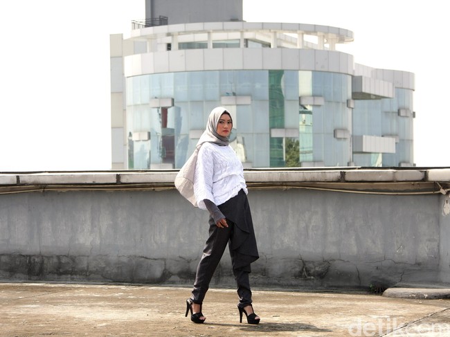 Wardrobe: HIJUP. Fotografer: Moh. Abdoeh (Detikcom). Makeup Artist: Wardah Beauty. Stylist: Alissa Safiera & Kiki Oktaviani. Model: Adinda Meita Putri