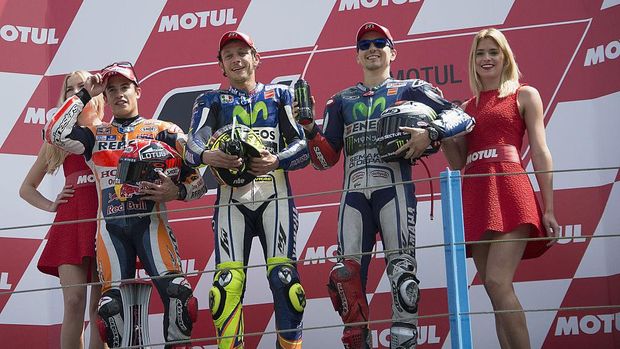 ASSEN, NETHERLANDS - JUNE 27:  (L-R) Marc Marquez of Spain and Repsol Honda Team, Valentino Rossi of Italy and Movistar Yamaha MotoGP and Jorge Lorenzo of Spain and Movistar Yamaha MotoGP pose on the podium at the end of the MotoGP race during the MotoGP Netherlands - Race at  on June 27, 2015 in Assen, Netherlands.  (Photo by Mirco Lazzari gp/Getty Images)