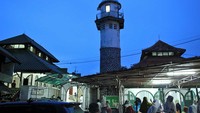 Selain menjadi tempat kumpul para tokoh Sarekat Islam, kehadiran masjid tersebut juga tidak terlepas dari peran serta Maestro lukis Raden Saleh yang dahulu tinggal di daerah Cikini (Randy/detikTravel)