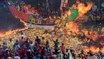Ribuan Orang Ikuti Ritual Bakar Tongkang