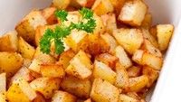 Kentang panggang adalah hidangan pendamping yang lezat. Sebelum berumur 30, pastikan Anda mampu membuat hidangan ini.  Foto: detikFood