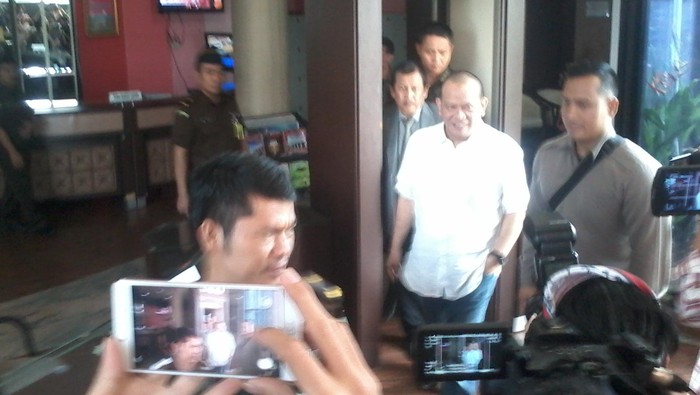 Kata La Nyalla Usai Diperiksa Penyelidik KPK di Kejagung