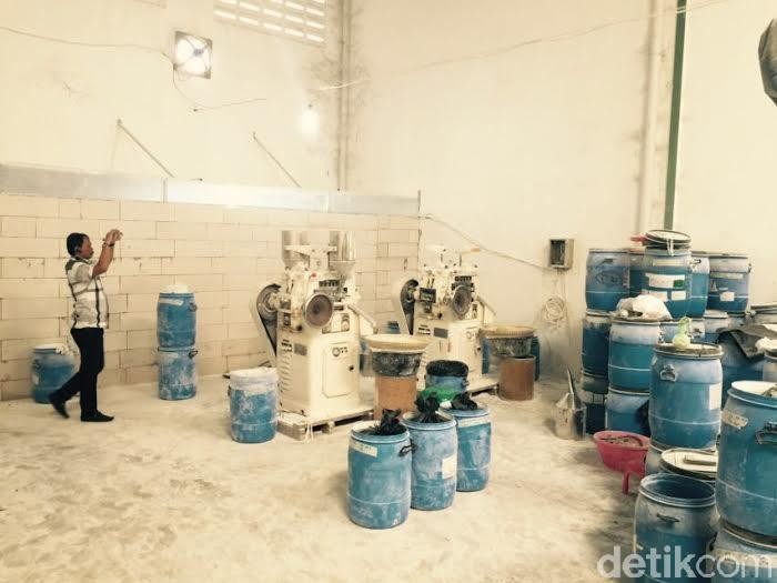 Omzet Pabrik Obat-obatan Ilegal di Tangerang Capai Miliaran