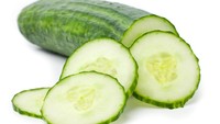 Cuaca yang panas memancing timbulnya radikal bebas akibat paparan sinar matahari. Dari zucchini, ditemukan kandungan vitamin c, fitonutrien, dan mangan (mineral yang berperan dalam mengatasi radikal bebas). Zucchini pun memproduksi kolagen yang baik untuk kesehatan kulit. Foto: thinkstock