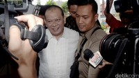La Nyalla masih berada dalam Rumah Tahanan Salemba cabang Kejaksaan Agung (Kejagung). Status La Nyalla memang sebagai tahanan Kejati Jawa Timur yang dititipkan di Kejagung.