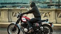 Yamaha SCR950 ditawarkan dengan warna merah dan hitam. Motor ini mulai dijual pada Februari 2017 mendatang. Foto: Yamaha