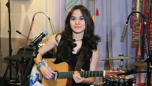 Didorong Sang Ayah, Sheryl Sheinafia Kini Jadi Seorang Bintang