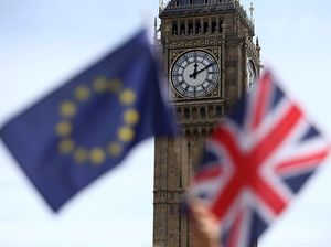 Rayakan Kemenangan Awal, Pendukung Brexit Teriak Keluar! Keluar!