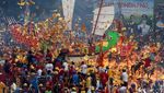 Ribuan Orang Ikuti Ritual Bakar Tongkang