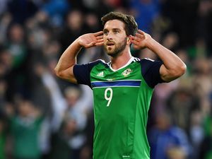 Hummels Suka Lagu Will Grigg, Nantikan Duel di Atas Lapangan