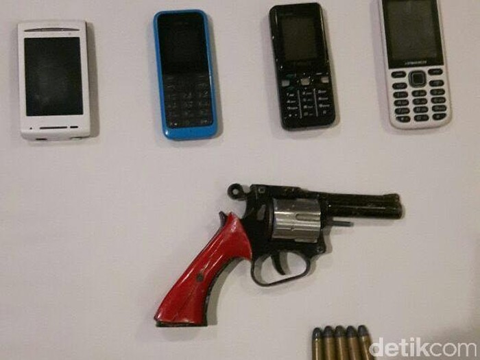 Komplotan Perampok Nasabah Bank Dibekuk Polisi, Satu Pelaku Didor