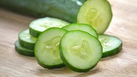 Mentimun mengandung banyak air. Jadi kalau dibekukan tentu akan mengubah teksturnya. Sayuran lain yang mengandung banyak air seperti daun salad dan lobak juga mengalami hal yang sama kalau dibekukan. Foto: iStock