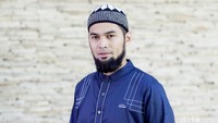Teuku Wisnu memutuskan hijrah di tahun 2016 lalu. Kisah perjalanan karier dan kisah hidupnya sempat menghiasi rubrik Celeb of The Month di detikHOT. Foto: Asep Syaifullah
