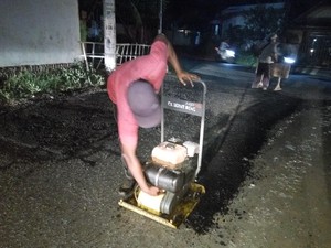 Jelang Arus Mudik, Satgas Jalan Berlubang Banyuwangi Siap Mengaspal Jalan