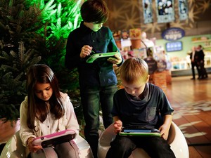 5 Cara yang Bisa Dilakukan Orang Tua Agar Anak Tak Kecanduan Gadget