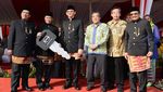Hino Beri Mobil Panggung ke Dinas Kebersihan DKI
