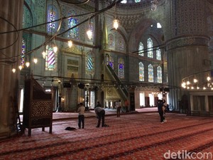 Pengalaman Salat di Masjid Turki, Ditonton & Difoto Turis