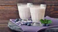 Berbeda dengan makanan berbahan dasar susu lainnya, yogurt justru sahabat untuk usus. Dengan memakan 300 gram yogurt per harinya mampu mencegah bau busuk gas dari usus. (Foto: iStock/Business Korea)