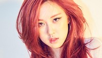 Berbagai konsep diusung dalam foto teaser Rose. (YG Entertainment)