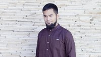 Ia tak ingin sang anak kehilangan figur bapak disaat masa-masa berkembangnya. (Wardrobe: Gerai HAWA)