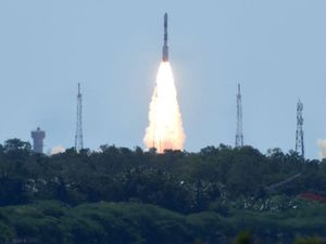 Video Satelit LAPAN Mengangkasa ke Antariksa