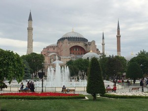 Hagia Sophia: Dulunya Gereja, Jadi Masjid Lalu Jadi Museum