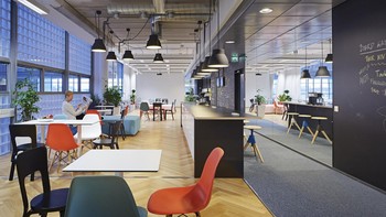 Desain kantor Supercell dirancang dengan suasana ruang kerja yang terbuka.  Foto: koko3.fi