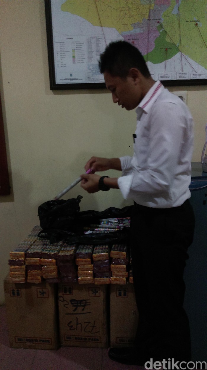 Kembang Api Berbahan Kertas Alquran Ditemukan di Pangkalpinang