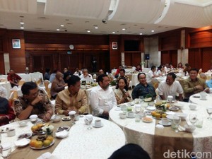 Sambil Bukber, Rini Kumpulkan Bos BUMN Perbankan dan Infrastruktur