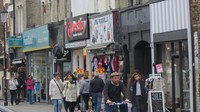 Portobello Market paling ramai di akhir pekan, karena toko-toko di dalam gang buka semua (Fitraya/detikTravel)