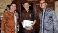 (Kiri ke kanan) Kepala BKPM Franky Sibarani, Menteri Perdagangan Thomas Lembong, dan Ketua Umum Kadin Rosan P Roeslani hadir dalam rapat koordinasi yang digelar di Kemenko Perekonomian, Jakarta, Selasa (21/6/2016). Ist/Kemenko Perekonomian.