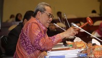 Rapat dipimpin oleh Komisi II Rambe Kamarulzaman.