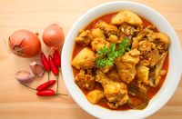 Sedapnya Menyantap Gulai Ayam dan Nasi Hangat di 5 Tempat Ini