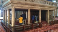 Masjid yang dibuat dari tahun 1609 hingga 1616 pada masa pemerintahan Sultan Ahmed I ini masih berdiri dengan megah. Interior dan eksteriornya pun sangat indah dipandang mata (Angga Aliya ZRF/detikTravel)