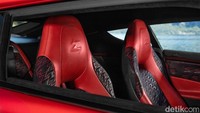 Mobil tersebut memiliki basis dari model Aston Martin Vanquish yang dibekali dengan mesin V12 enam liter serta 600 tenaga kuda yang membuat mobil mampu berlari dari 0-100 km per jam dalam 3,5 detik. Secara keseluruhan bodi menggunakan serat karbon untuk memperindah tampilan.