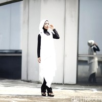 Wardrobe: HIJUP. Fotografer: Reno (Detikcom). Makeup Artist: Wardah Beauty. Stylist: Alissa Safiera & Kiki Oktaviani. Hijab Stylist: Arina Yulistara. Model: Denta Haritsa Aprilliana