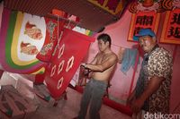 Bakar Tongkang, Puja Dewa Ki Hu Ong Ya