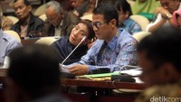 Suasana raker Menteri Kelautan dan Perikanan Susi Pudjiastuti dan Menteri Pertanian Amran Sulaiman dengan Komisi IV DPR.